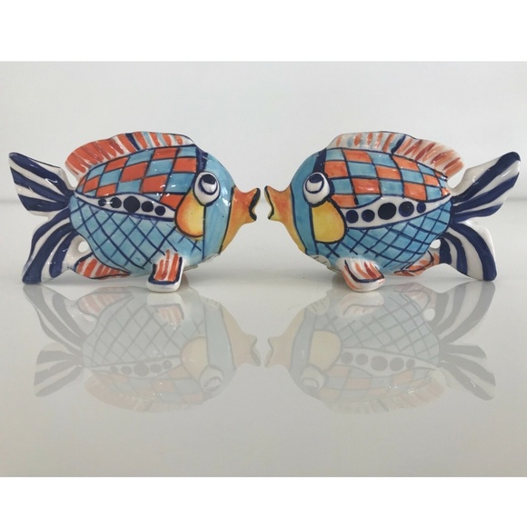 SALT AND PEPPER HAND PAINTED FISH SHAKERS NWOTS! - Picture 1 of 16
